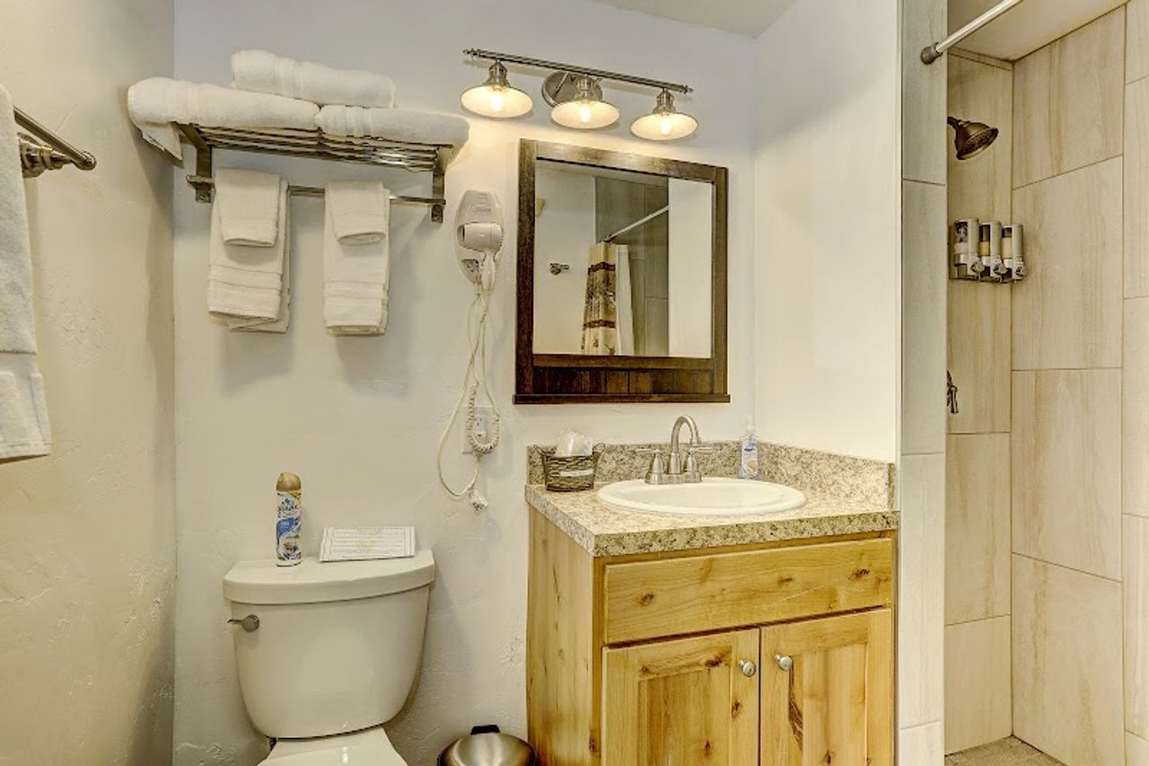 Photo of Cascade Lake Inn