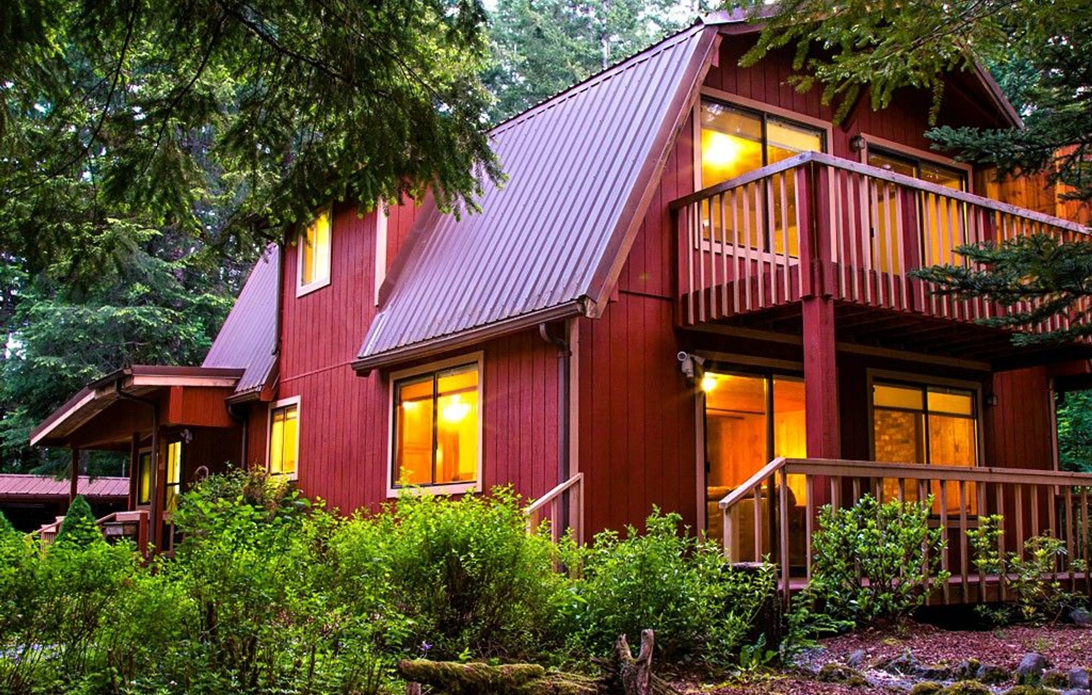 Almost Paradise Lodging at Mt. Rainier - Meadow Cabin