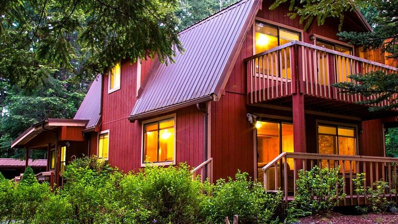 Almost Paradise Lodging at Mt. Rainier - Meadow Cabin