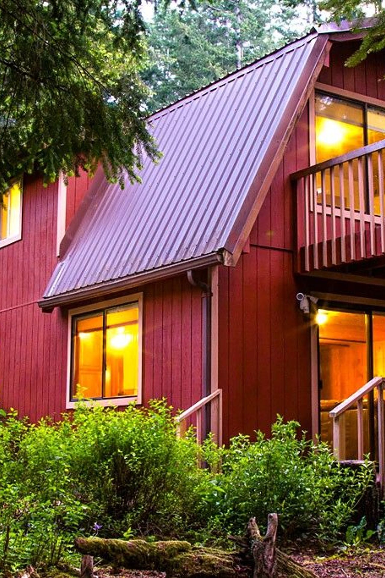 Photo of Almost Paradise Lodging at Mt. Rainier - Meadow Cabin