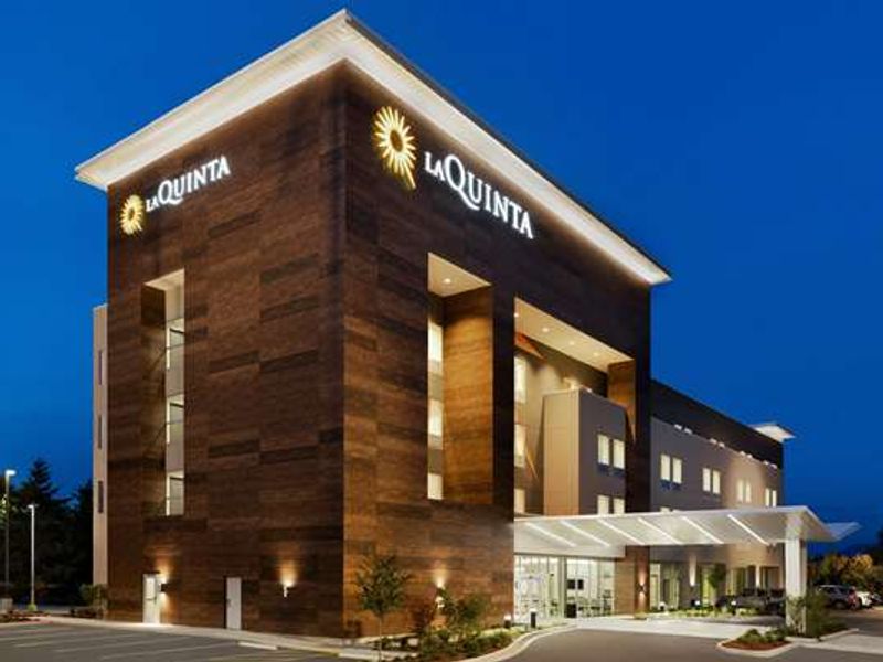 La Quinta Inn & Suites by Wyndham Burlington