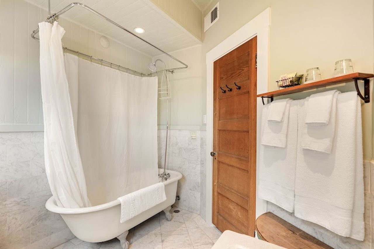 Photo of Sonoma Hotel