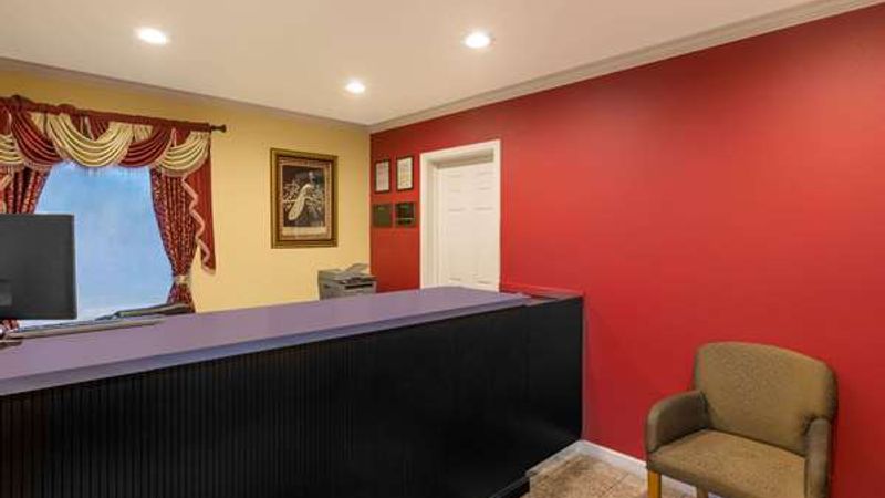 Photo of Travelodge by Wyndham Santa Rosa Wine Country