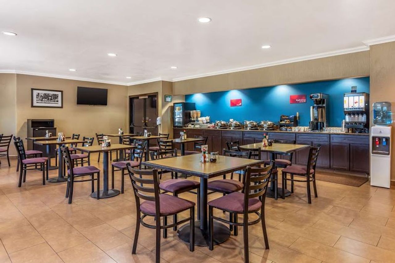 Photo of Best Western Plus Wine Country Inn & Suites