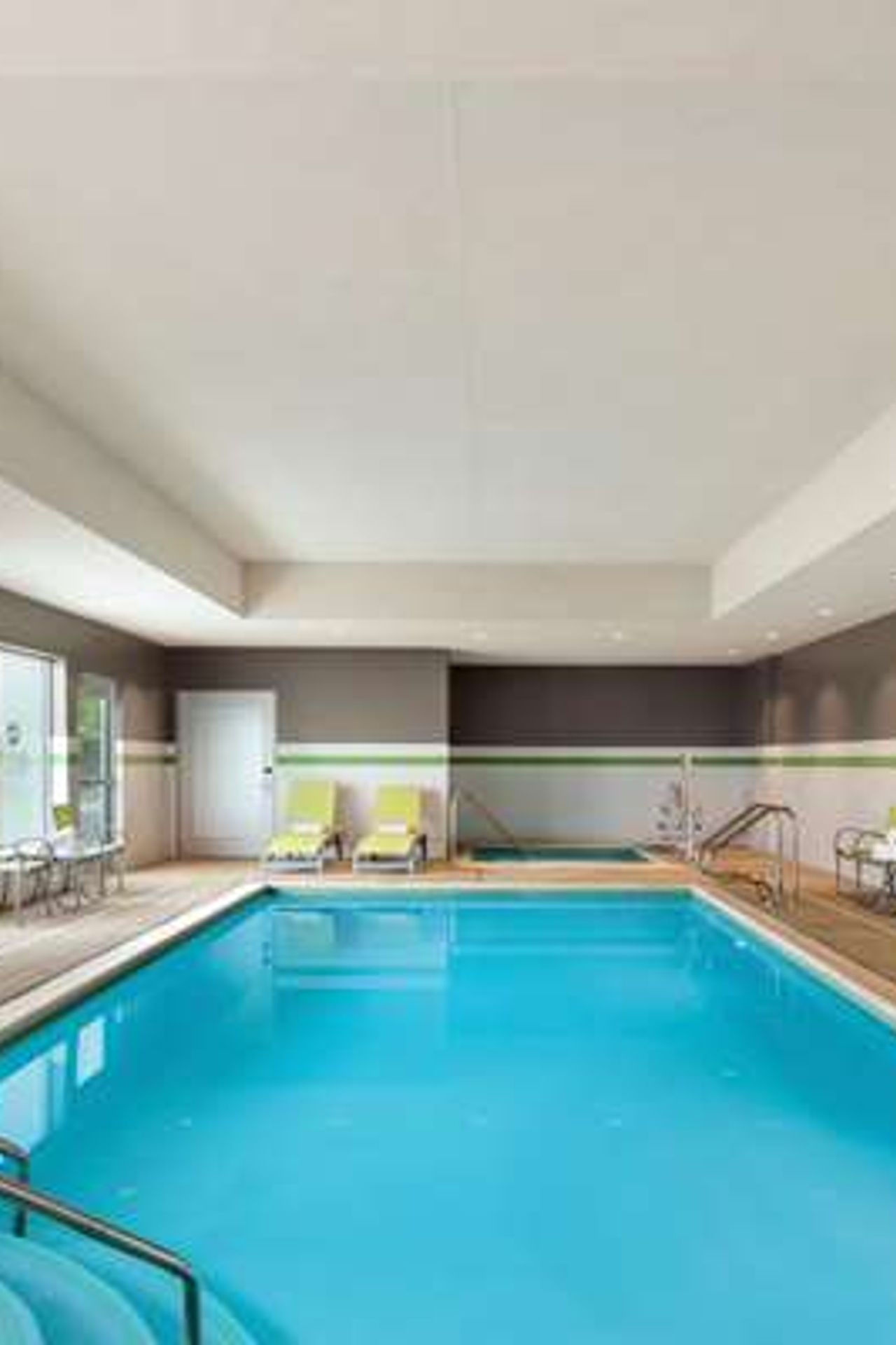 Photo of La Quinta Inn & Suites by Wyndham Burlington