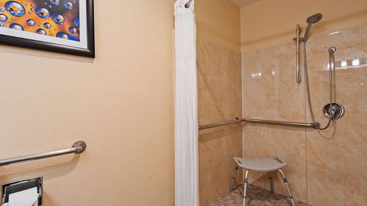 Photo of Best Western Plus Heritage Inn