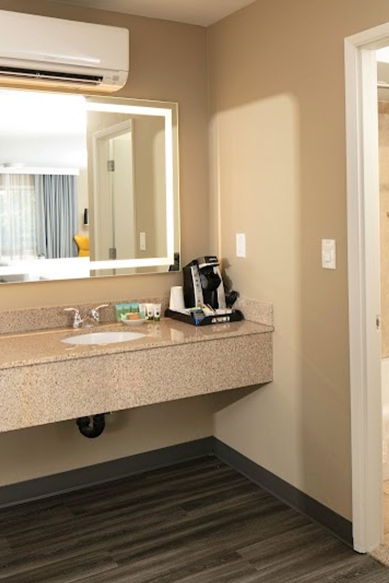 Photo of Waypoint Hotel