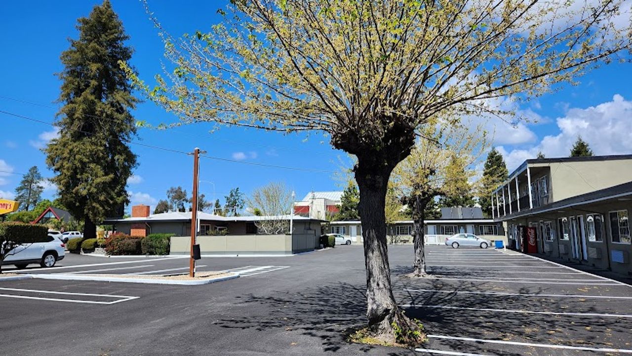 Photo of Redwood Inn