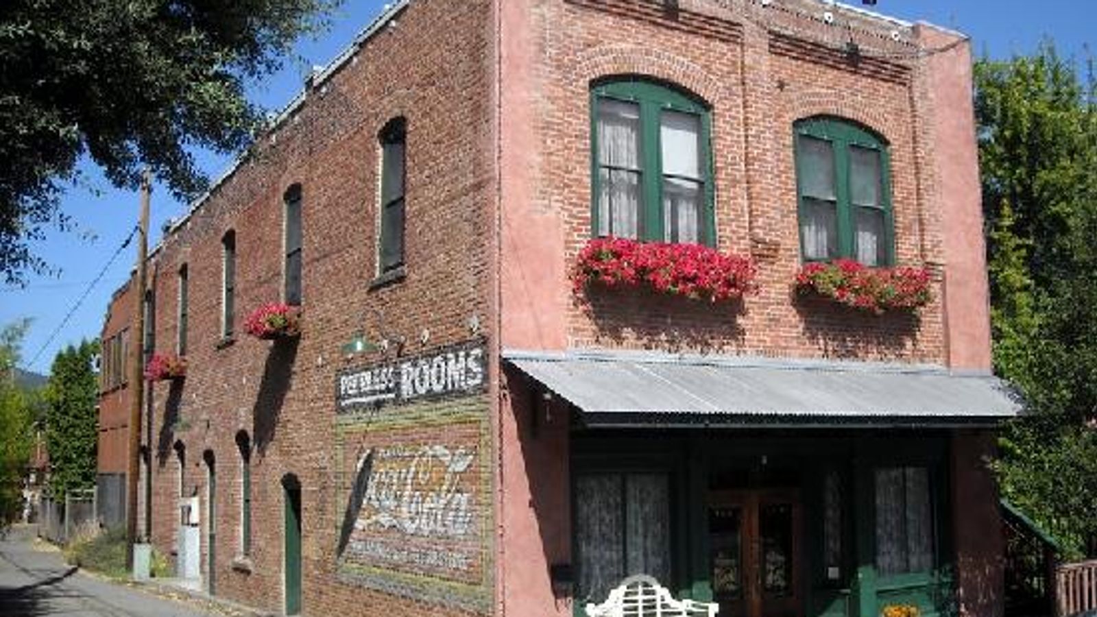 Photo of The Peerless Hotel