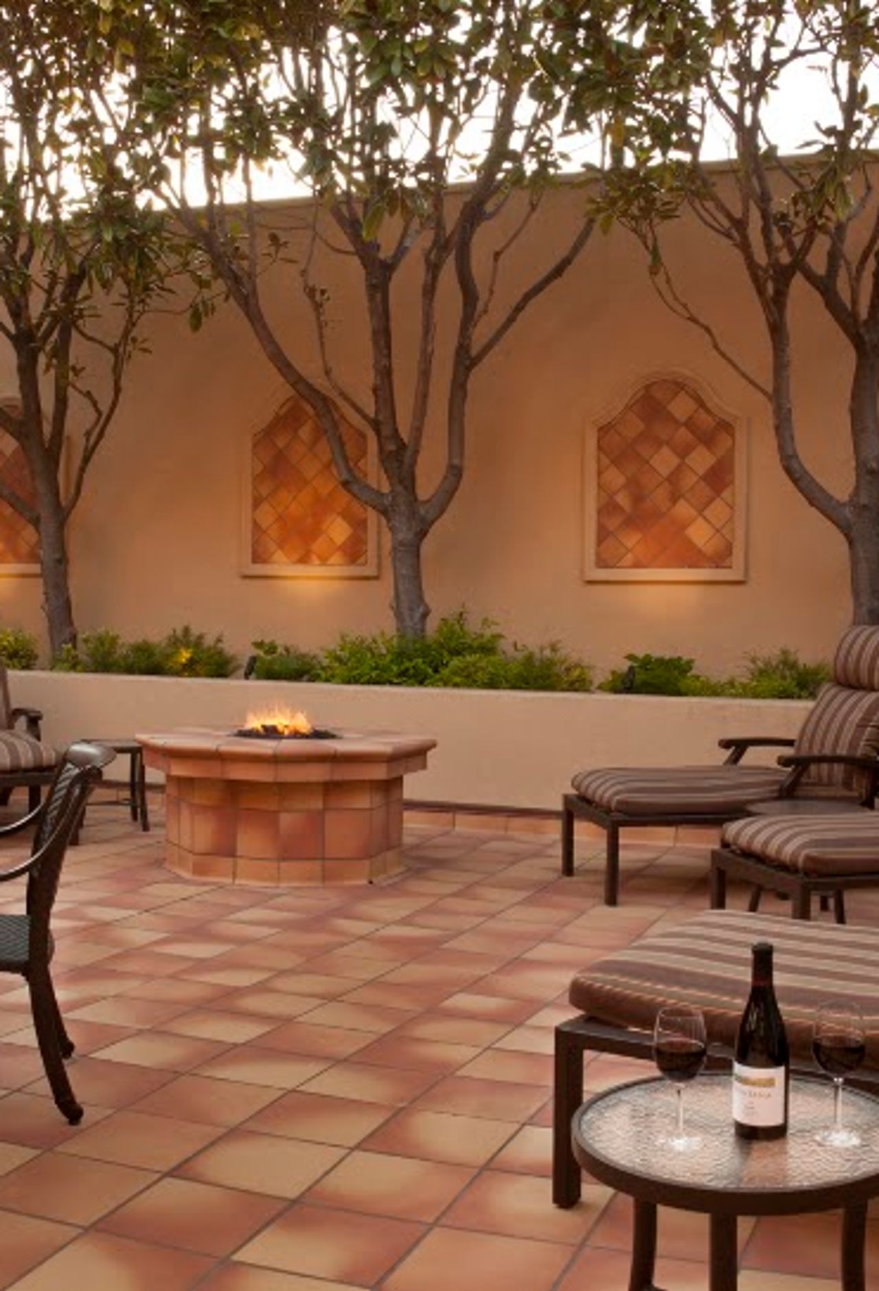 Photo of Monterey Bay Inn - Second floor outdoor courtyard