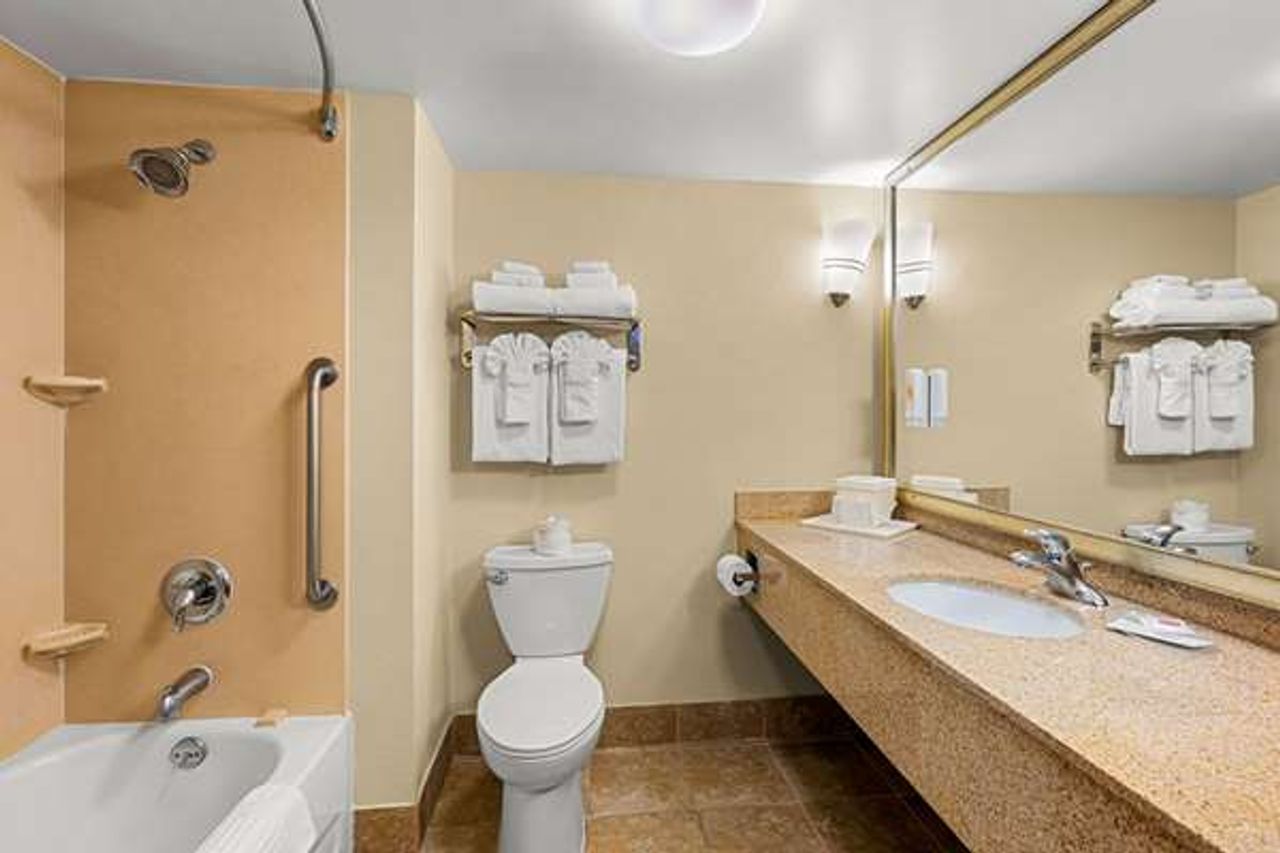 Photo of Comfort Suites Suites Vacaville-Napa Valley Area