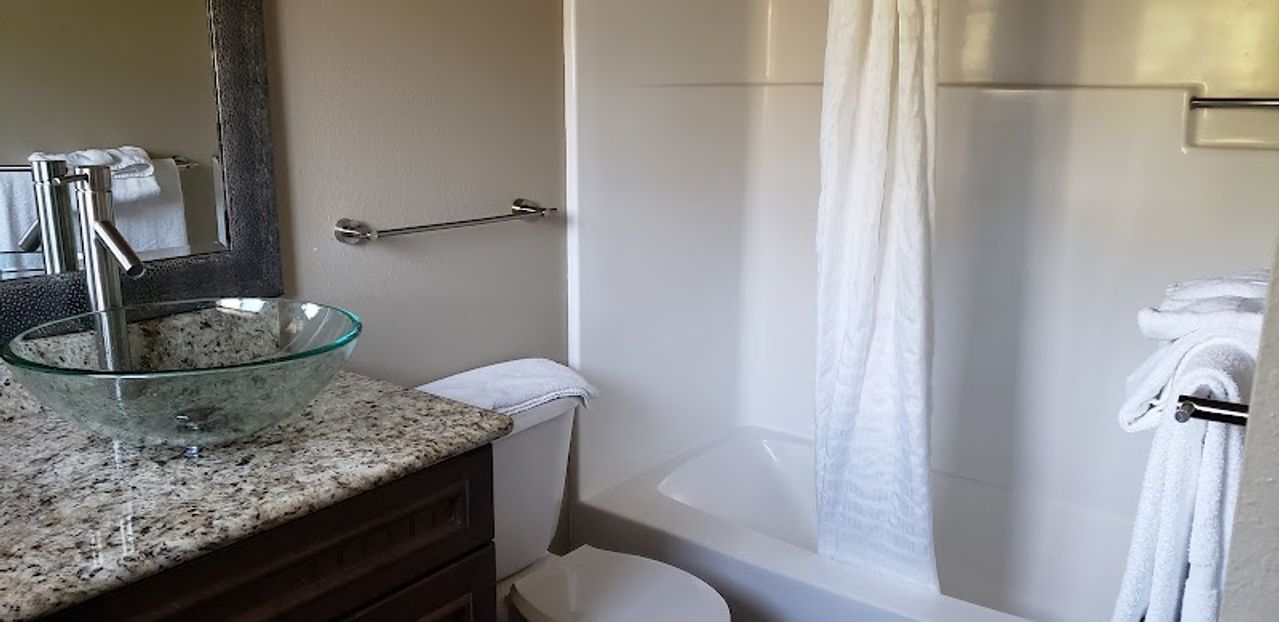 Photo of Embarcadero Resort Hotel & Marina - Bathroom