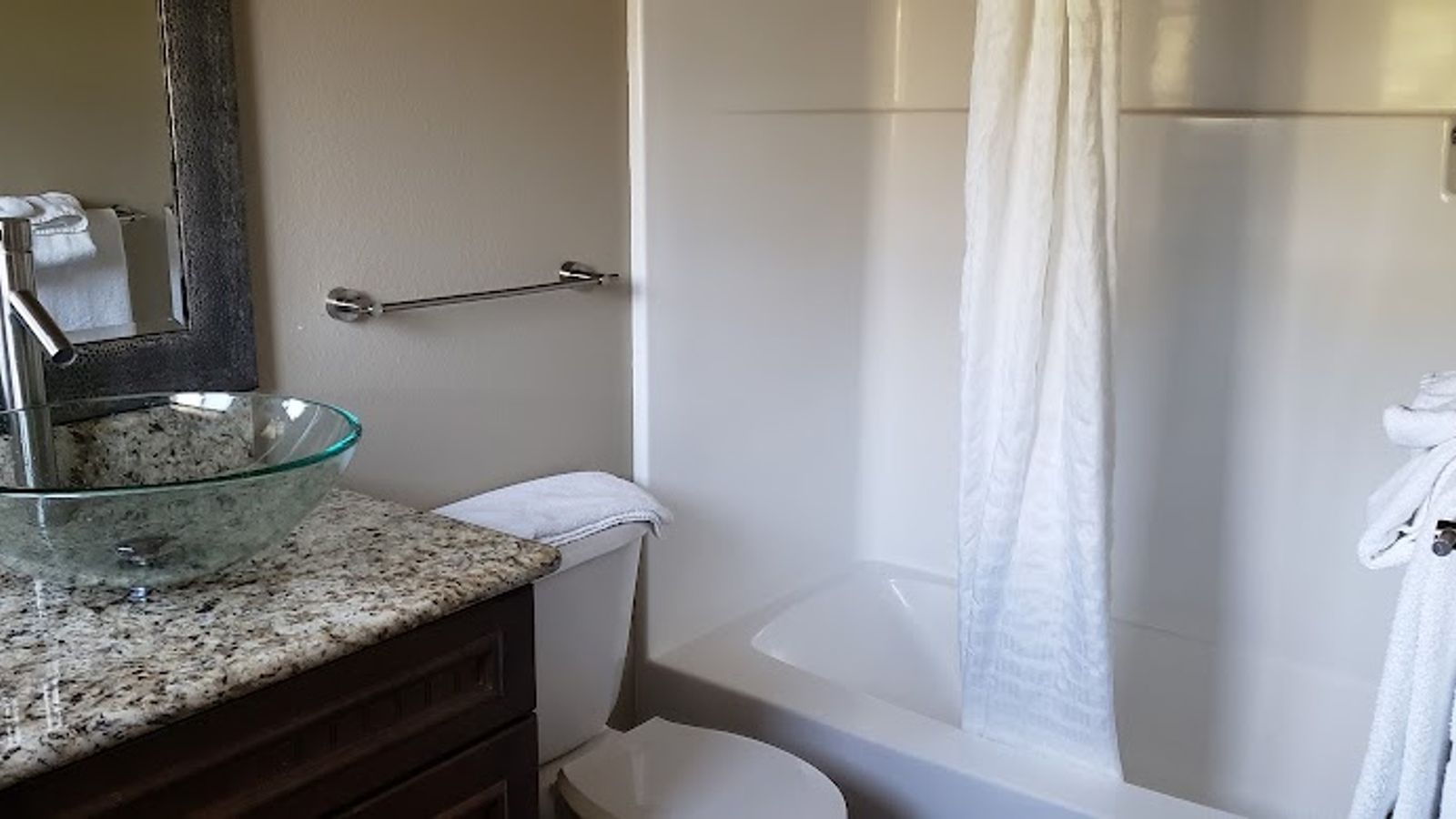 Photo of Embarcadero Resort Hotel & Marina - Bathroom