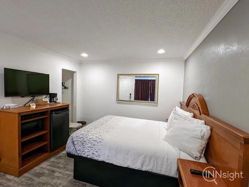 Photo of Deluxe Inn