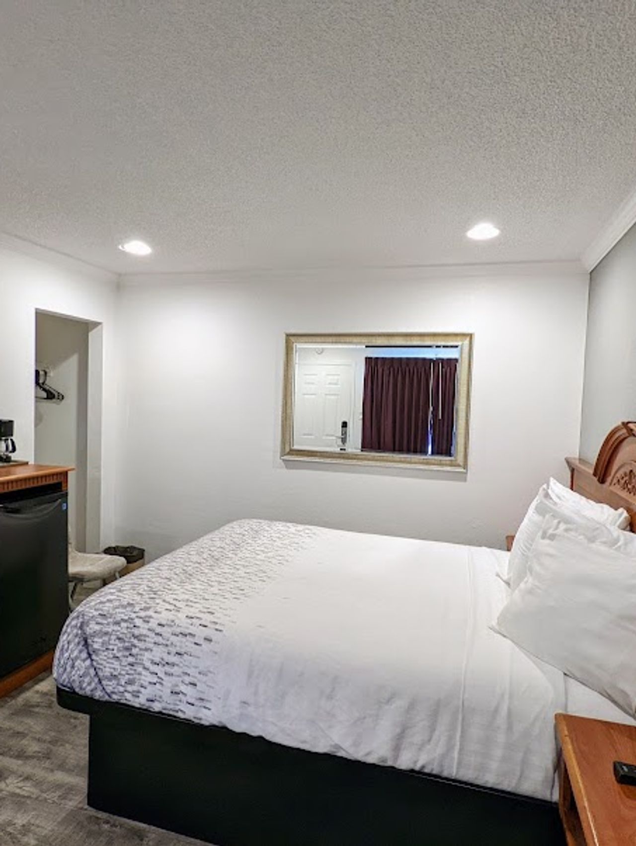 Photo of Deluxe Inn