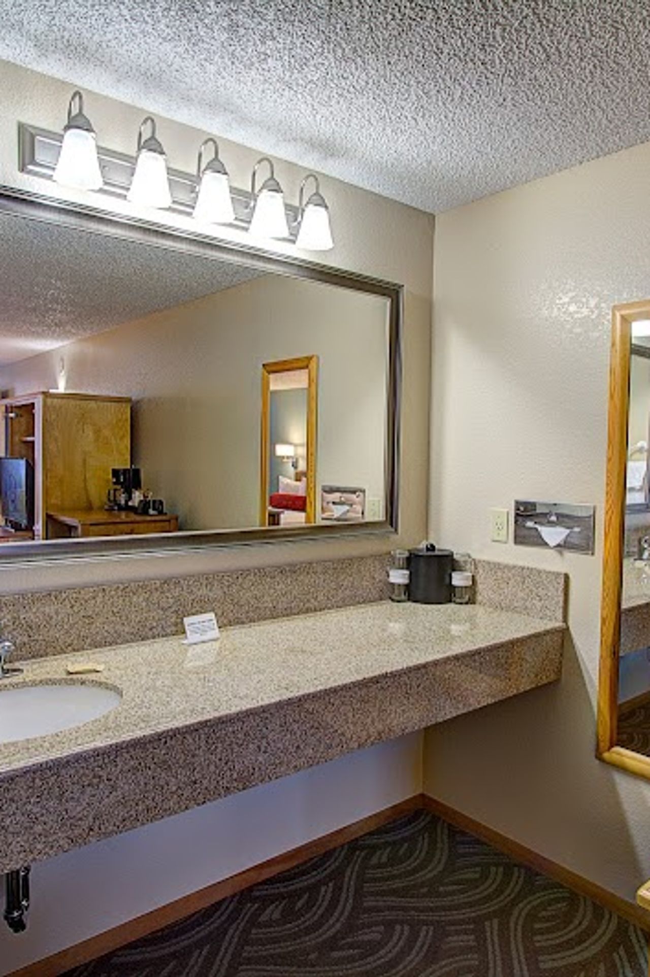 Photo of Old Town InnPhoto of Super 8 Florence OR (Previously Old Town Inn) - Bathroom