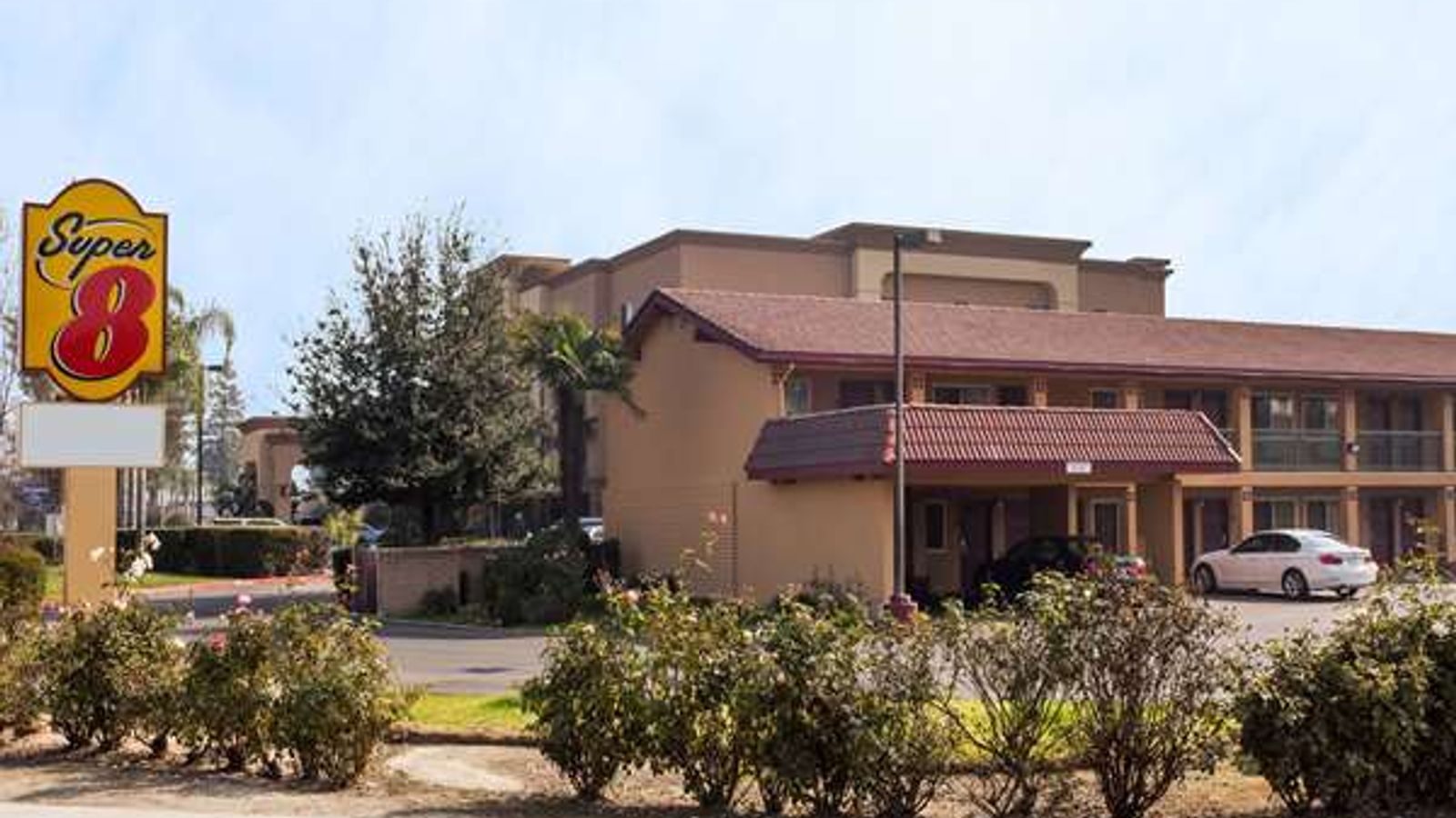 Photo of Super 8 by Wyndham Visalia