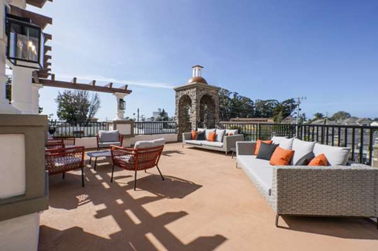 Photo of La Quinta Inn & Suites by Wyndham Santa Cruz