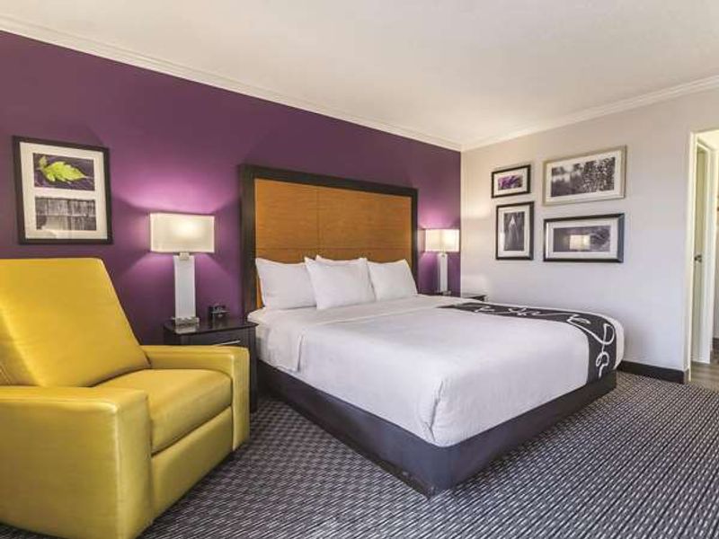 Photo of Howard Johnson by Wyndham Sacramento Downtown