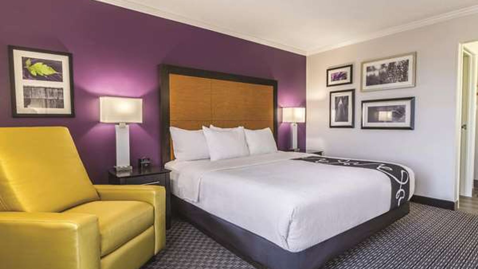 Photo of Howard Johnson by Wyndham Sacramento Downtown