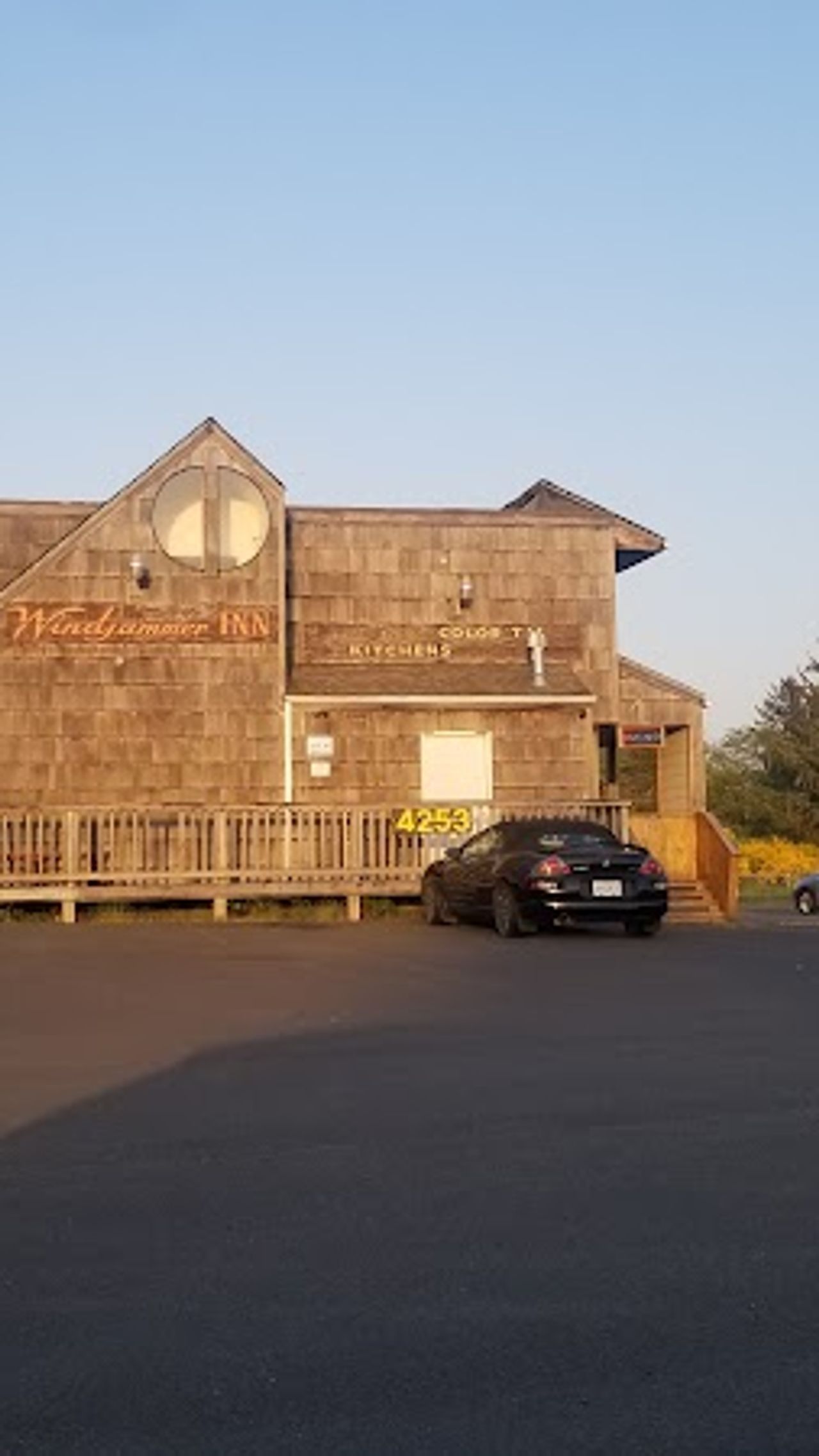 Photo of Windjammer Inn