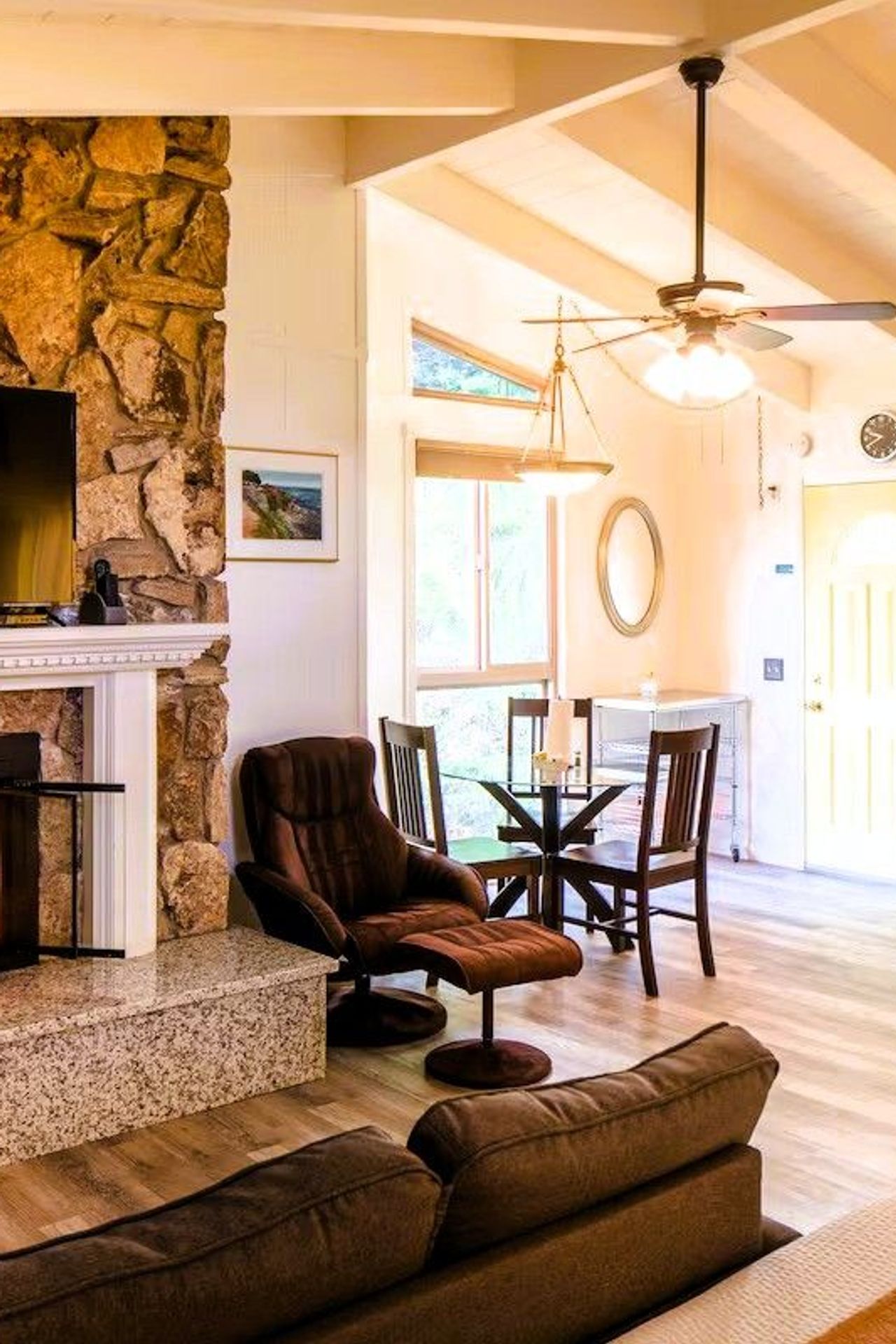 Andril Fireplace Cottages - Upstairs Single Room Cottage, gas fireplace and fully equipped kitchen and dining area