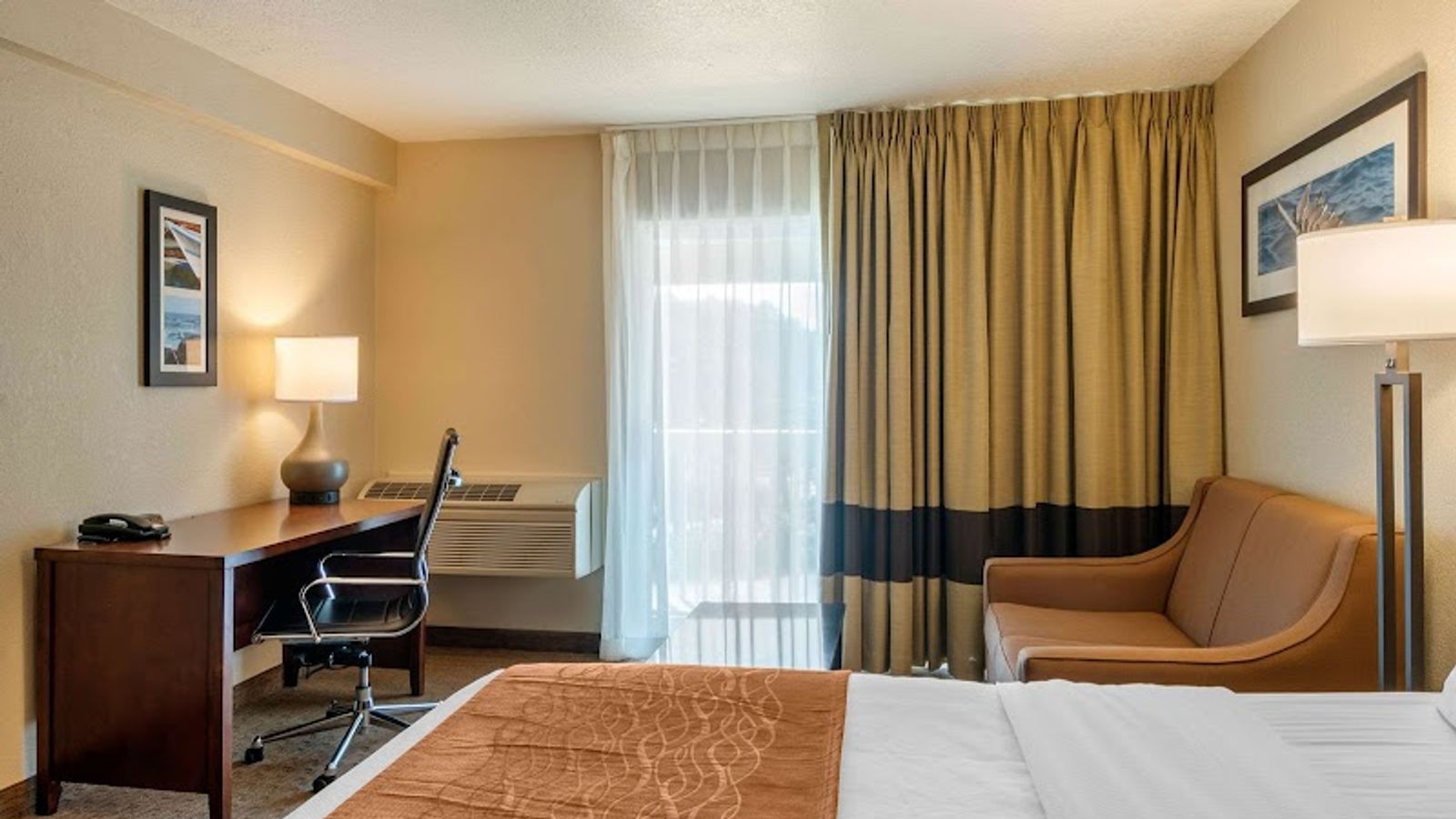 Photo of Comfort Inn & Suites