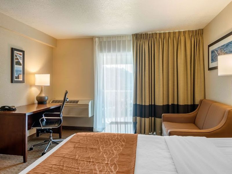 Photo of Comfort Inn & Suites