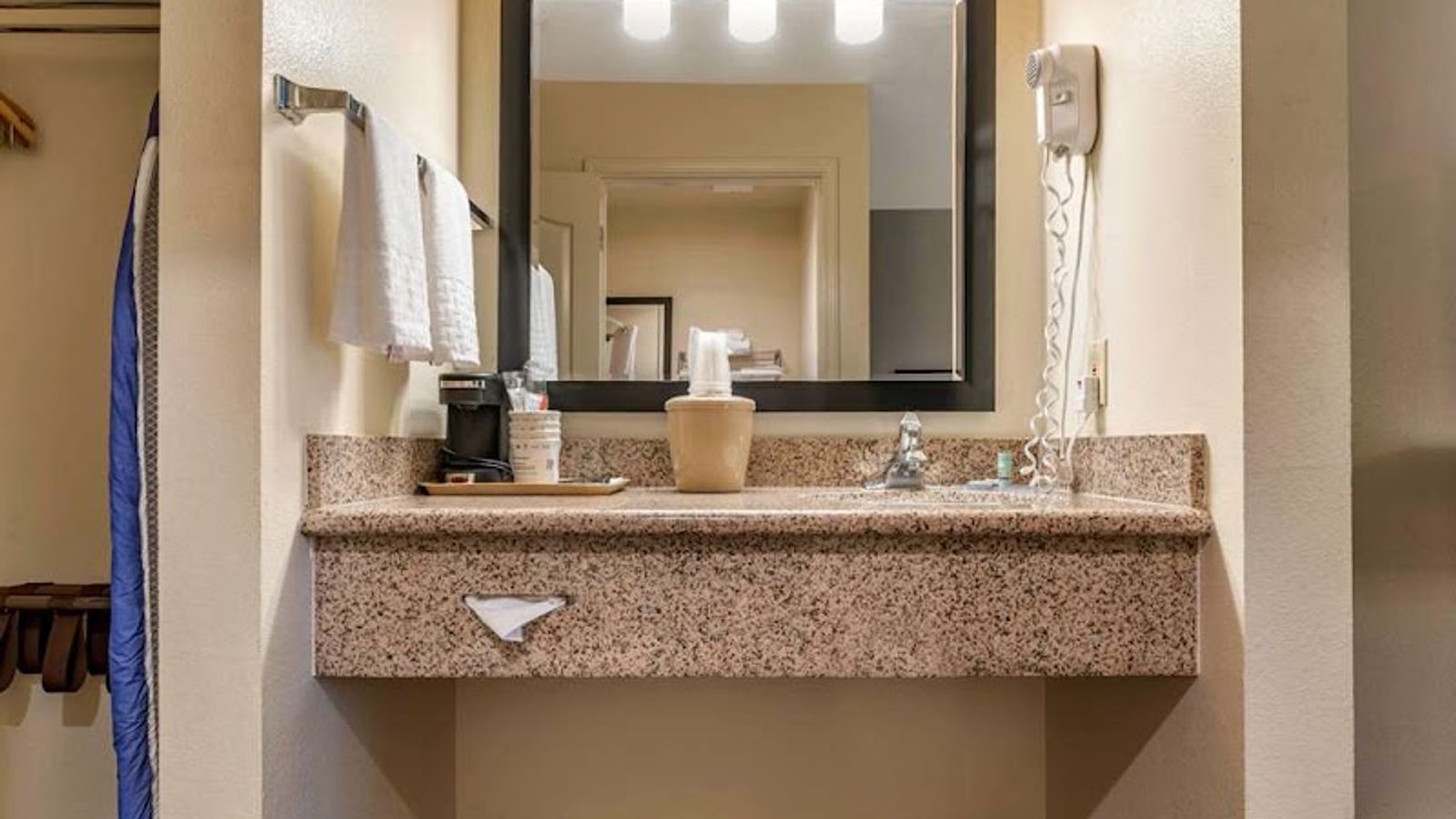 Photo of Best Western Luxury Inn