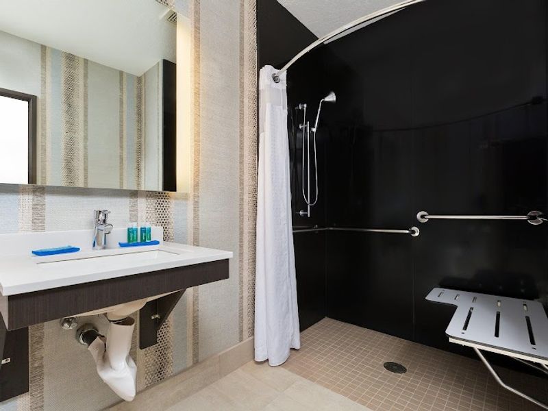 Photo of Holiday Inn Express & Suites Eugene Downtown - University, an IHG Hotel - Bathroom