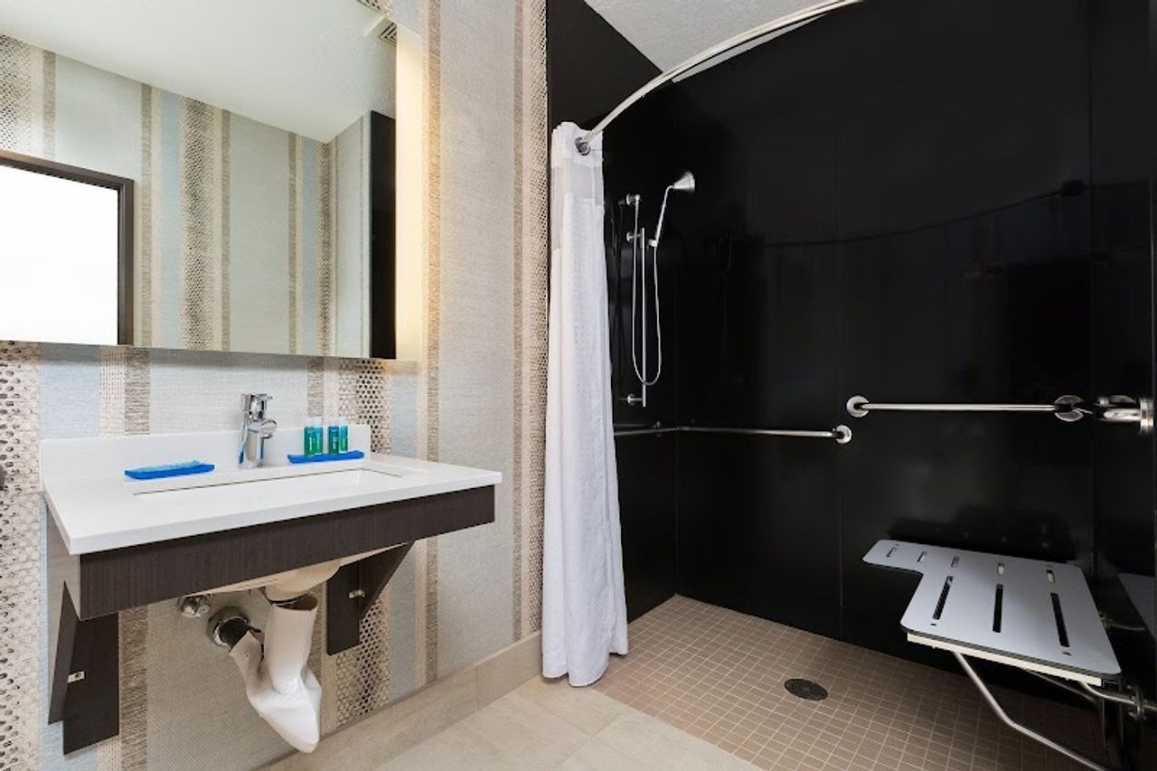 Photo of Holiday Inn Express & Suites Eugene Downtown - University, an IHG Hotel - Bathroom
