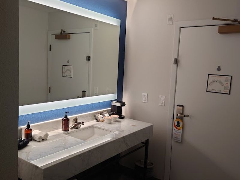 Photo of Oxford Suites Portland - Jantzen Beach