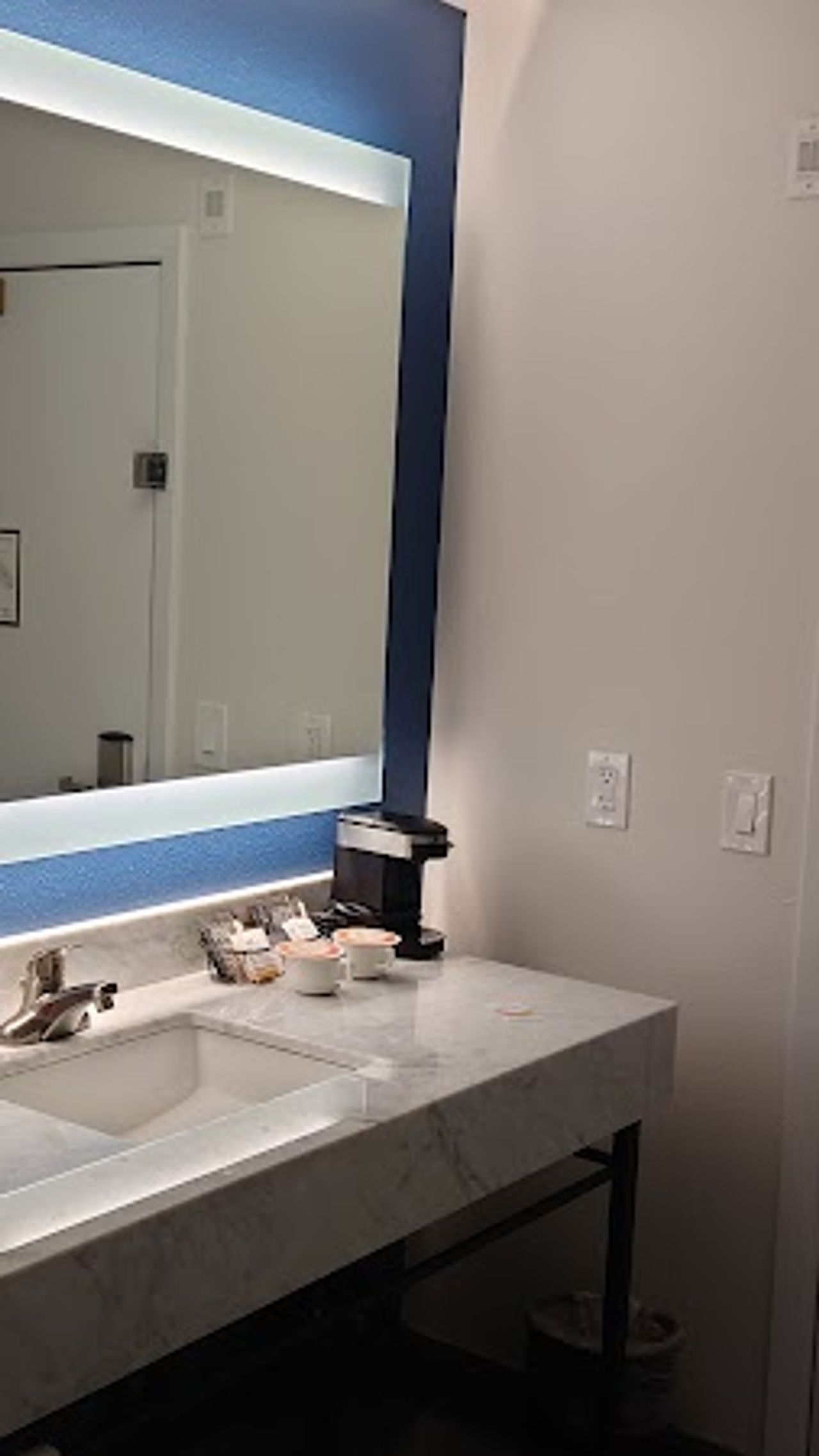 Photo of Oxford Suites Portland - Jantzen Beach
