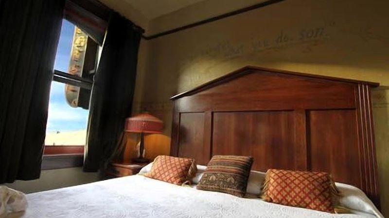 McMenamins Olympic Club - room