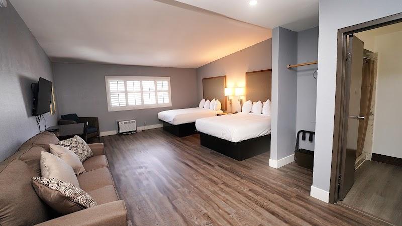 Photo of Seaside Inn & Suites