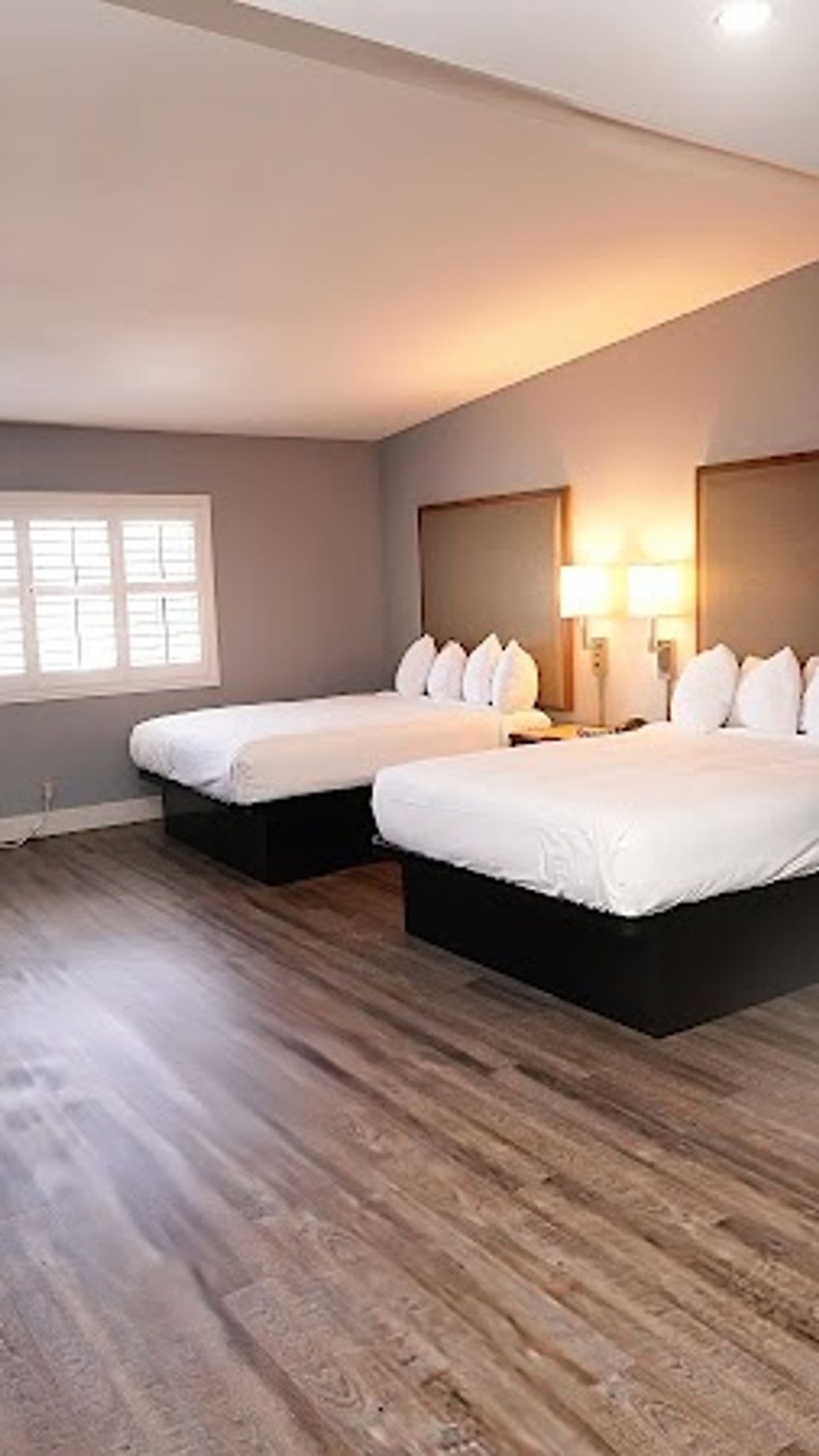 Photo of Seaside Inn & Suites