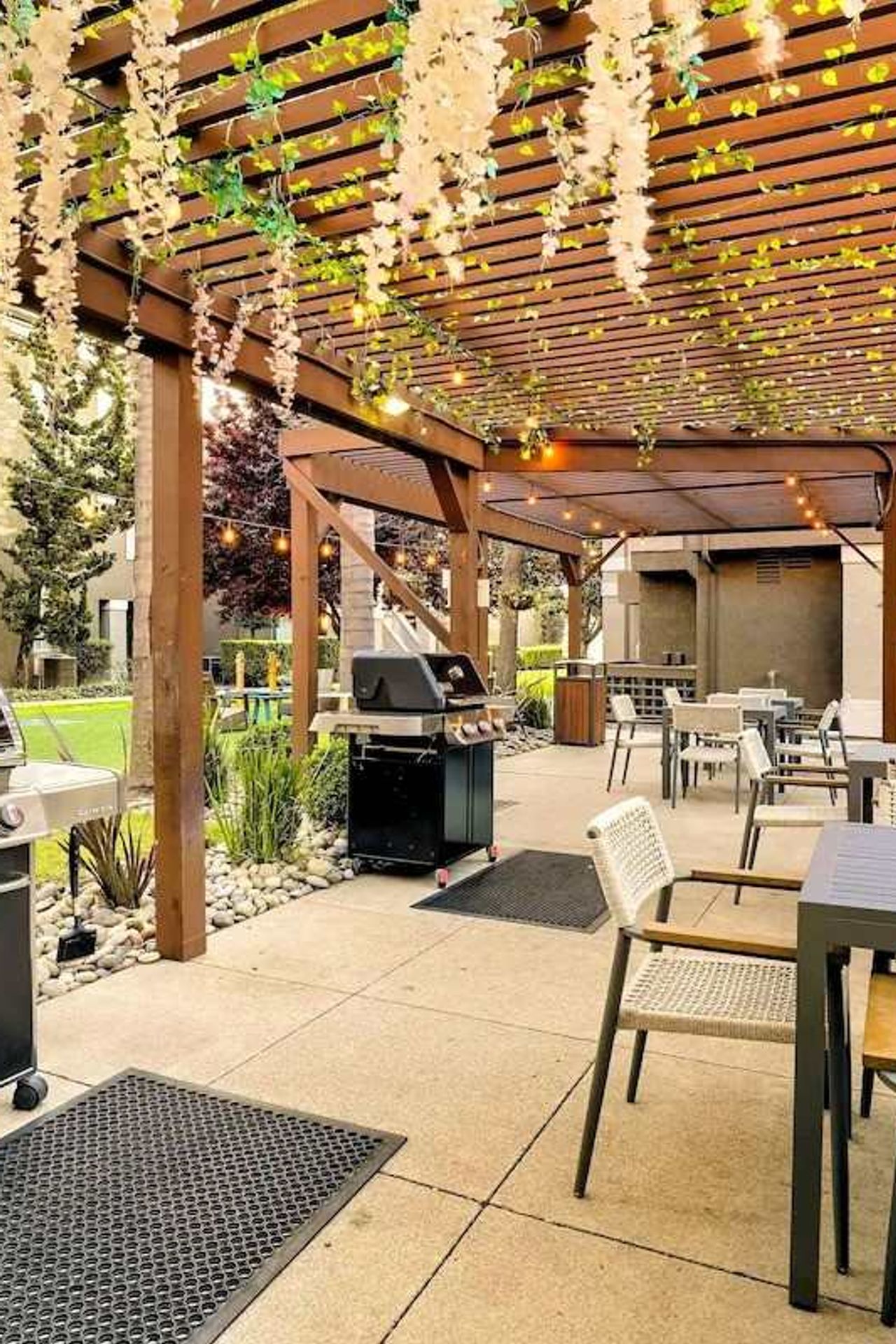 Sonesta ES Suites Sunnyvale - Outdoor barbecue grills