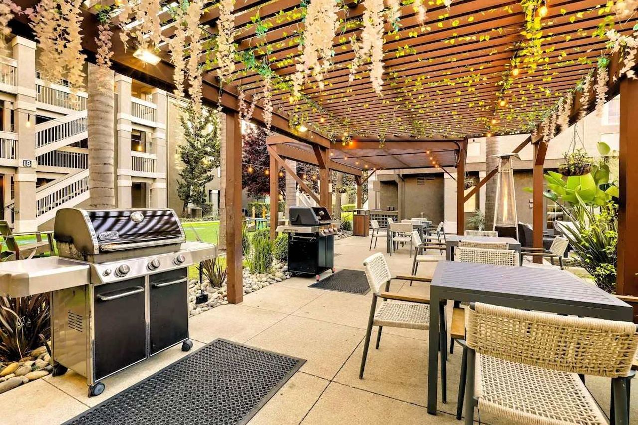 Sonesta ES Suites Sunnyvale - Outdoor barbecue grills