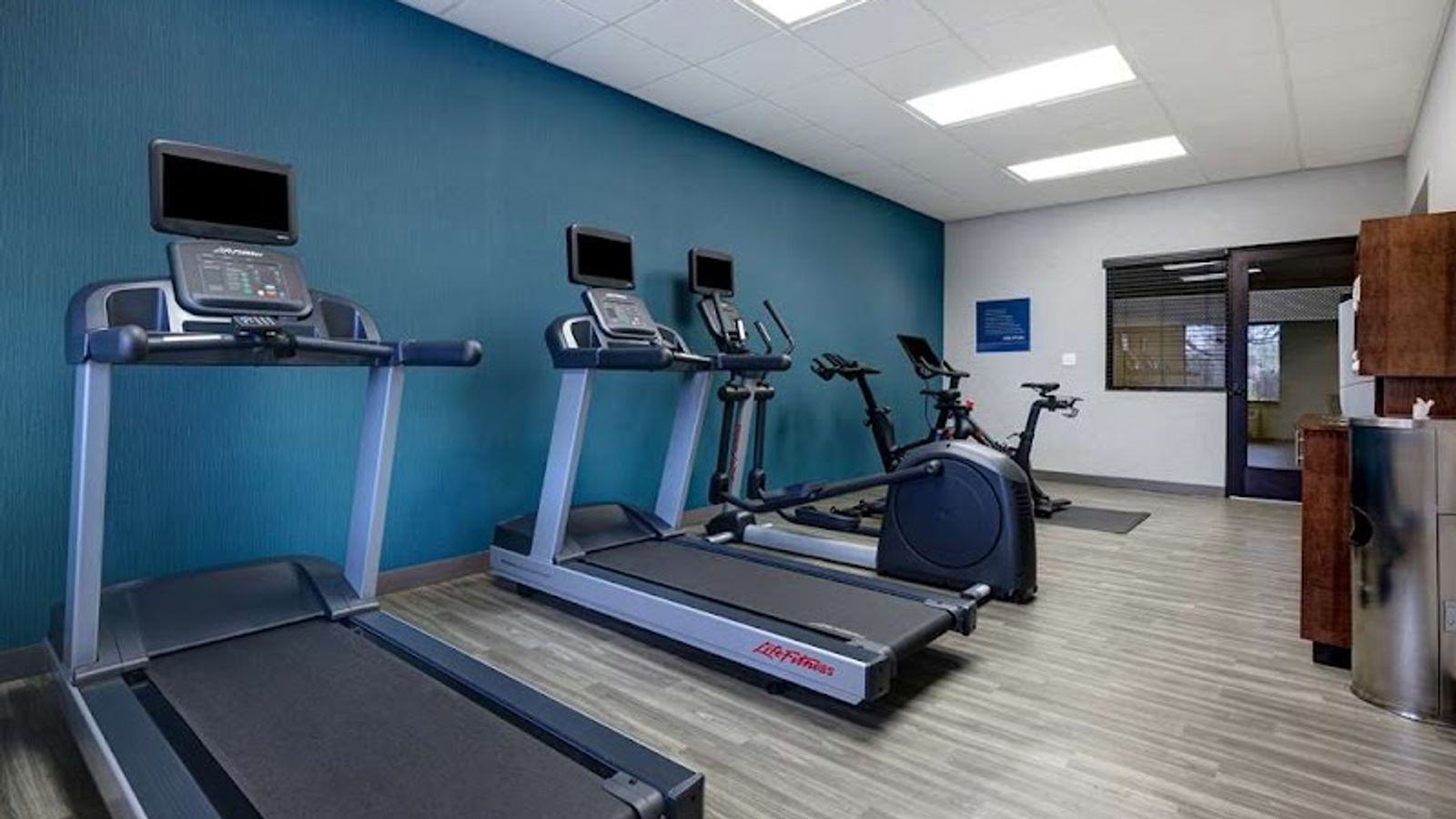 Photo of Hampton Inn & Suites Tulare