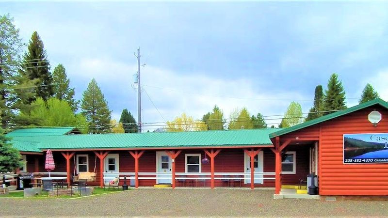 Cascade Lake Inn