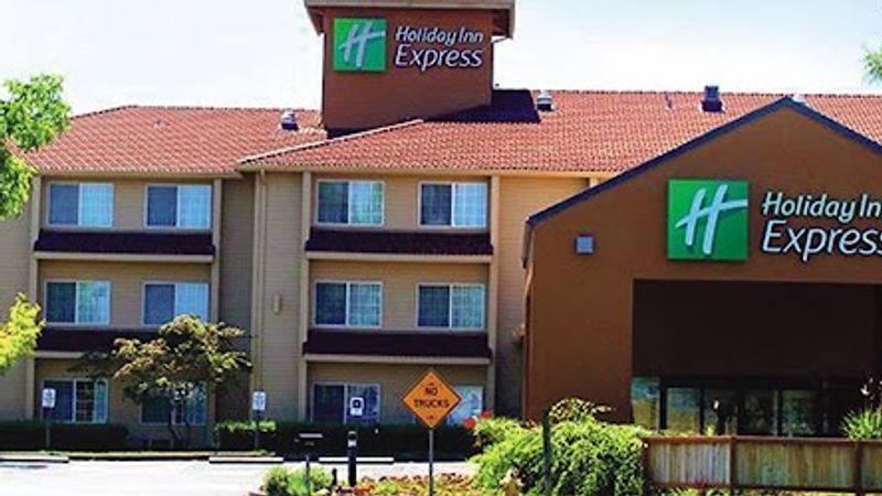 Holiday Inn Express Portland East - Troutdale, an IHG Hotel