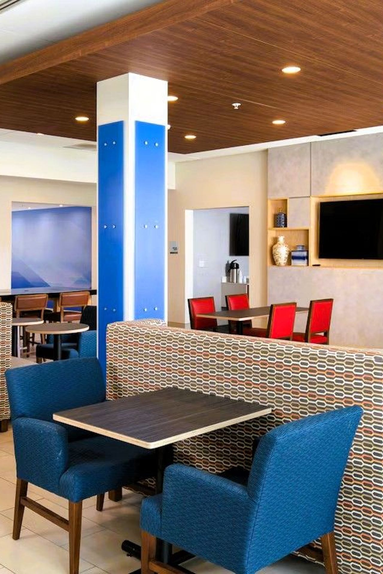 Holiday Inn Express Visalia - Sequoia Gateway Area by IHG - Dining area