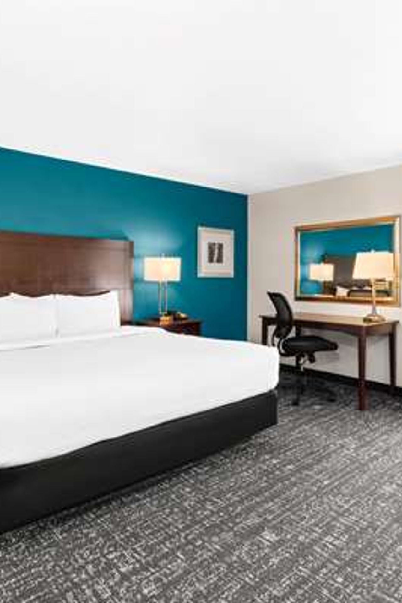 Photo of La Quinta Inn & Suites by Wyndham Portland NW