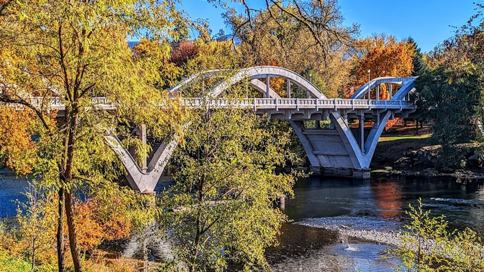 Photo of Riverside Inn