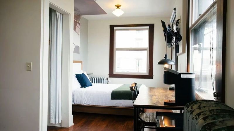 Photo of Commodore Hotel - Deluxe Standard Room with Private Bath