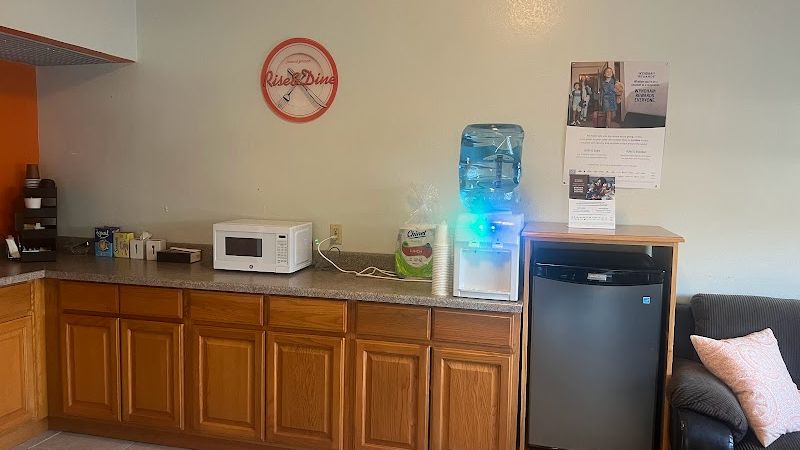 Photo of Howard Johnson by Wyndham Roseburg