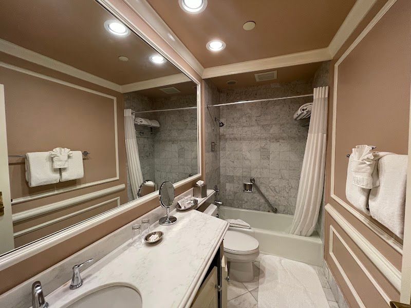 Photo of Spindrift Inn - Bathroom