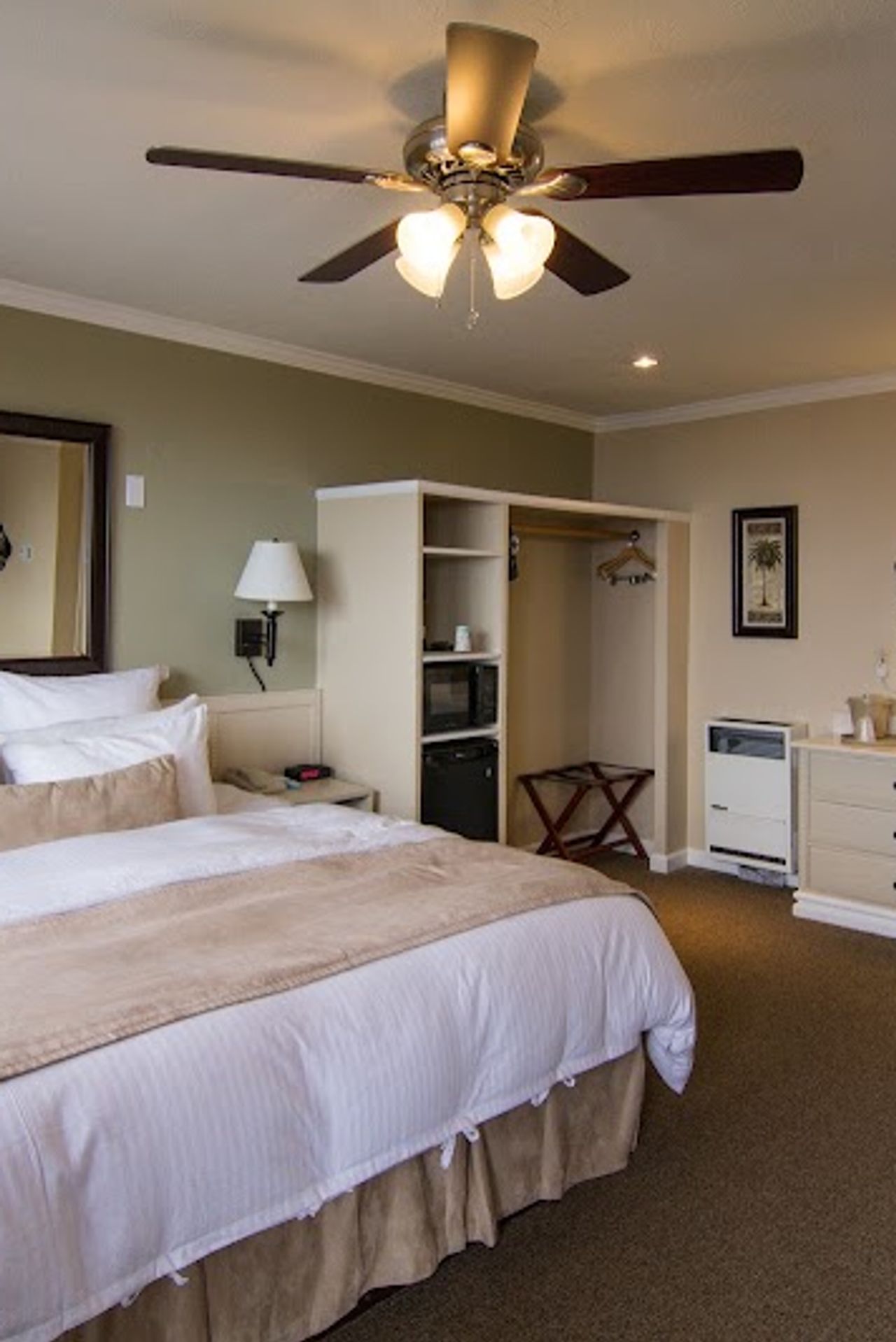 Photo of Lovers Point Inn - King Bed Third Floor room