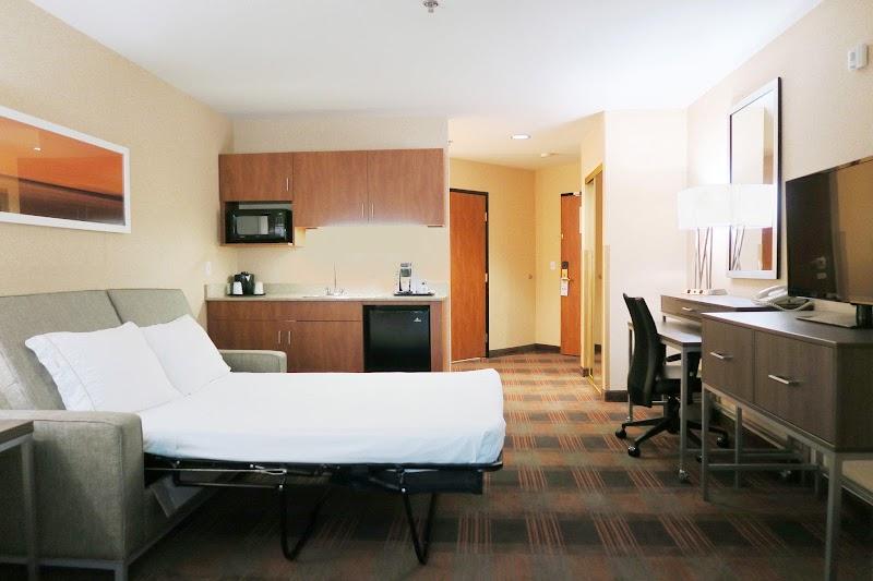 Photo of Holiday Inn Express & Suites Elk Grove Central - Hwy 99 by IHG