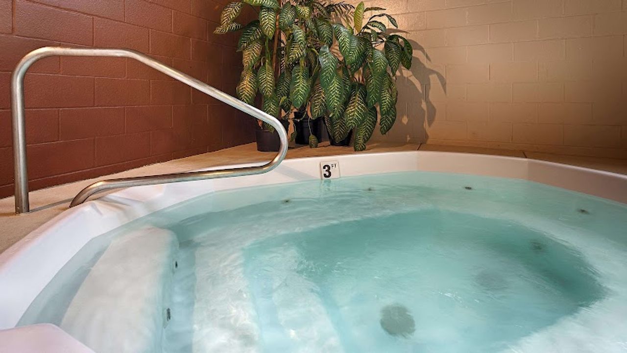 Photo of Best Western New Oregon - Spa (Whirlpool) Tub
